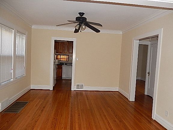 3rd image of 5621 W Cornelia Ave