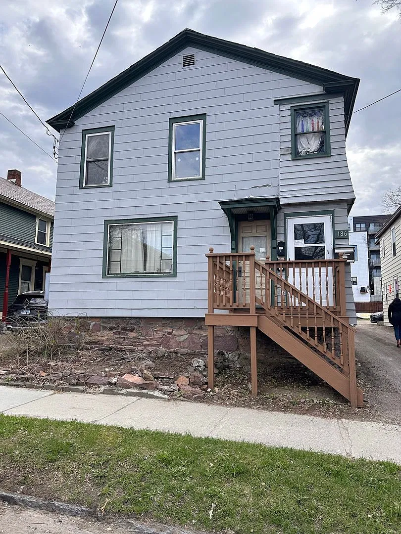186 Pine St — Photo 1