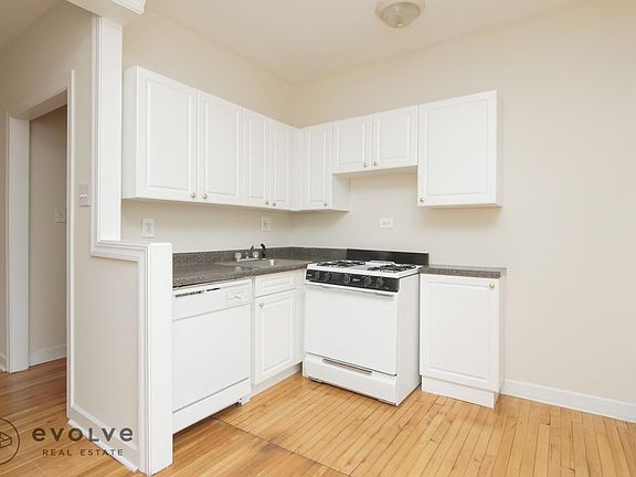 2nd image of 3726 N Pine Grove Ave #E3mg
