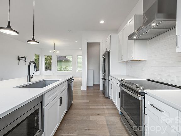 4th image of 1006 Margaret Brown St #B