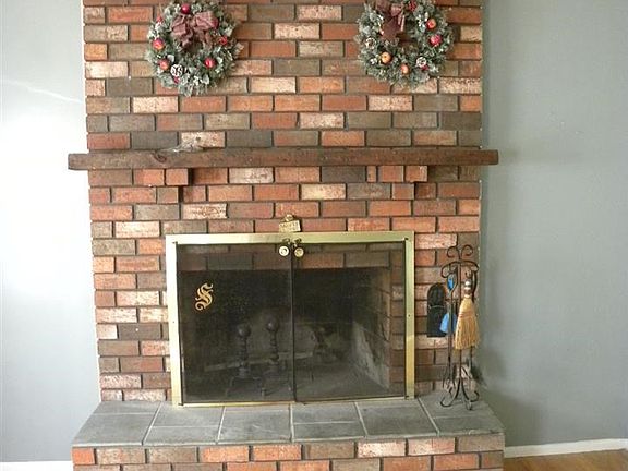 3rd image of 8 Cherry Ln