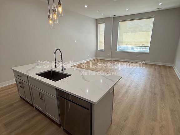 3rd image of 5071 N Northwest Hwy #102