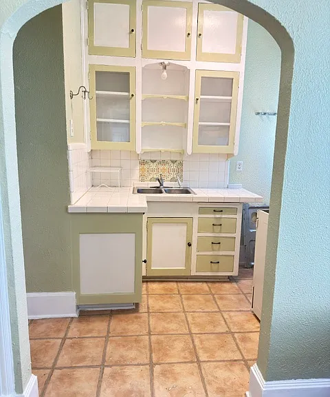 133 N Montclair Ave — Photo 6