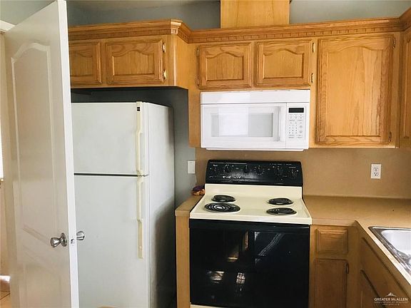 4th image of 423 La Mancha Dr #3