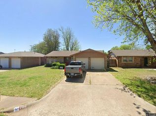 700 Robin Hill Rd, Edmond, OK 73003