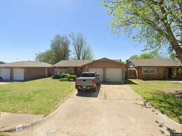 700 Robin Hill Rd, Edmond, OK 73003