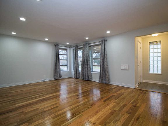 4th image of 938 E 161st Pl