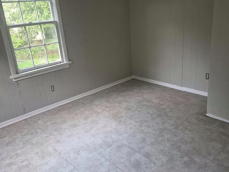 3902 N Linden Dr — Photo 6