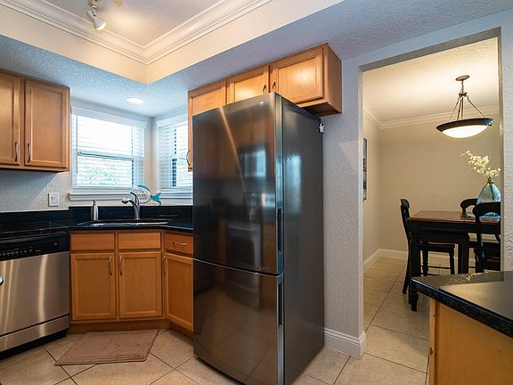 4th image of 913 Shoreline Cir