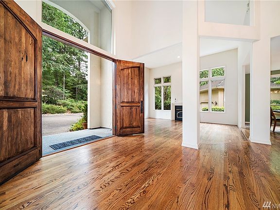 4th image of 4711 Foxtrail Dr NE