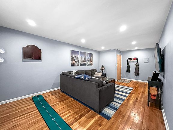 5th image of 6-12 Hillside Ave APT 2