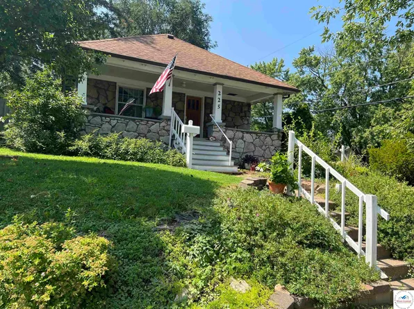225 W Moore St, Independence, MO 64050