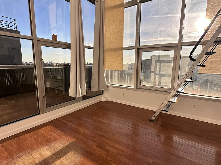 1086 Broadway #703 — Photo 4