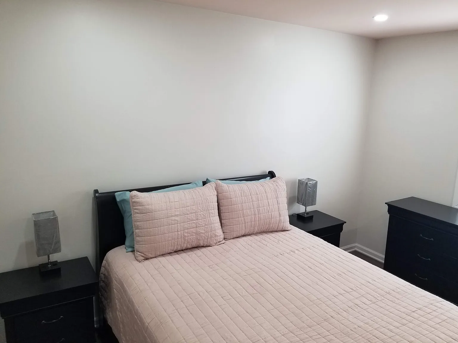 3 bed, 1196 sqft, $3,500 — Photo 2