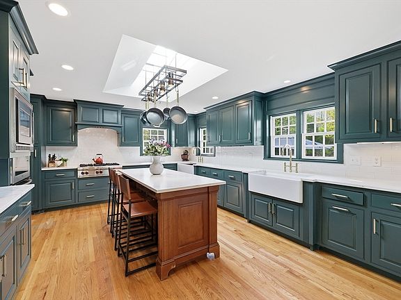 2nd image of 123 Englewood Rd