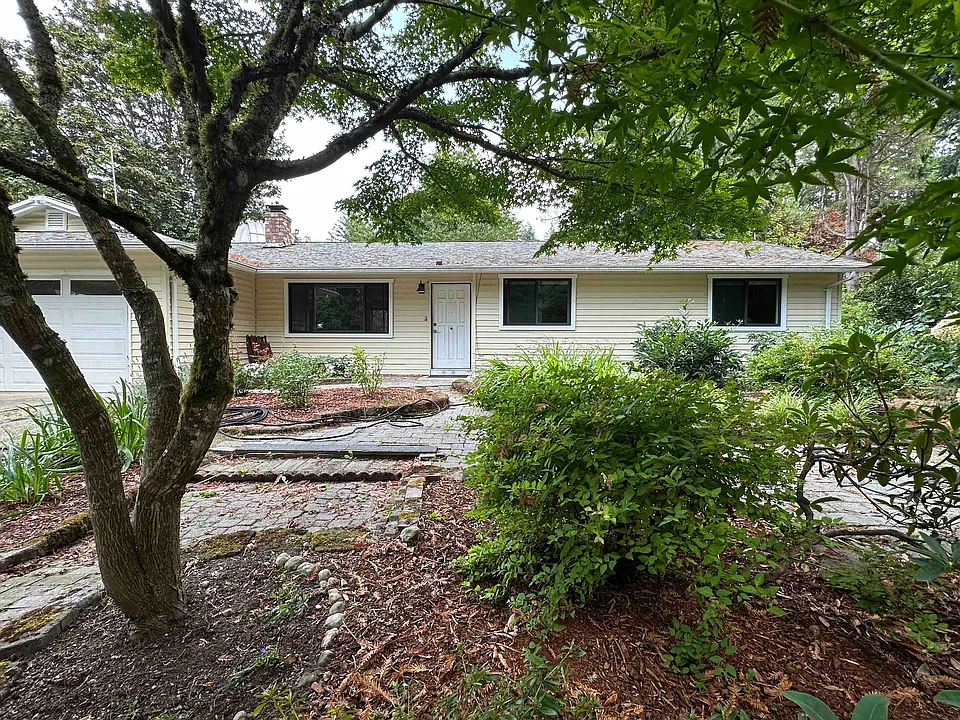 12034 Carole Pl NE