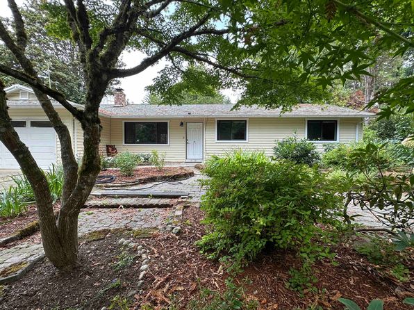 12034 Carole Pl NE