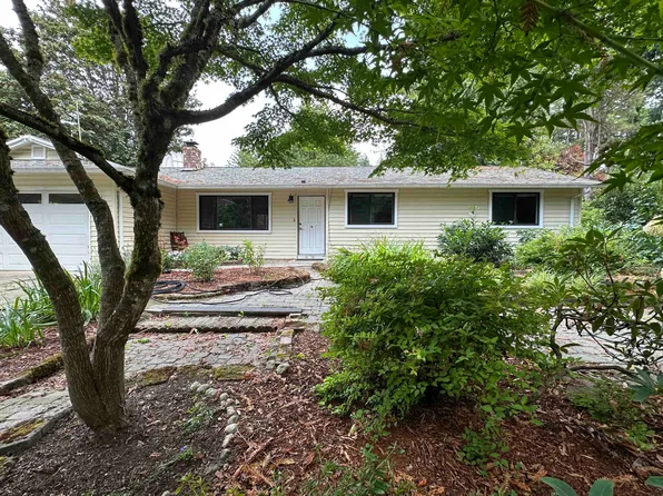 12034 Carole Pl NE, Bainbridge Island, WA 98110