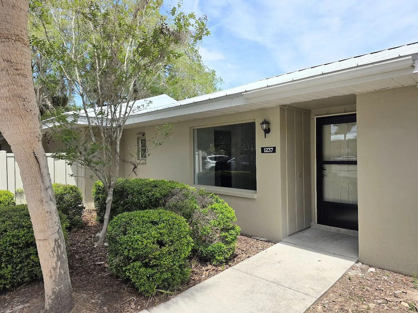 2 bedroom, 2 bath condo in "The Islands" — Photo 2