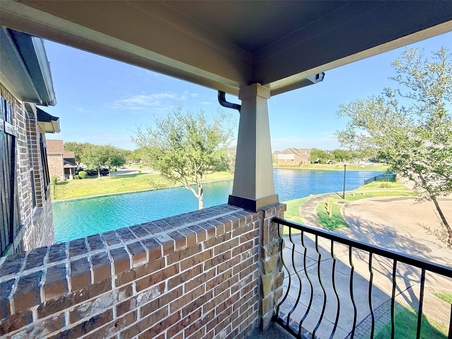 5 bed, 3.5 bath, 2959 sqft, $3,400 — Photo 2