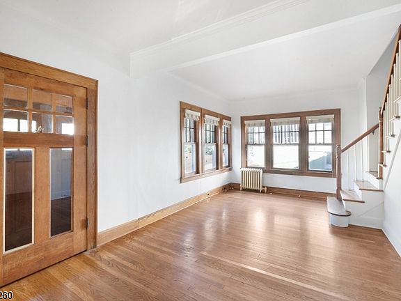 4th image of 57 Pine St