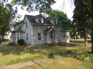 211 N 8th St, Fairbury, IL 61739