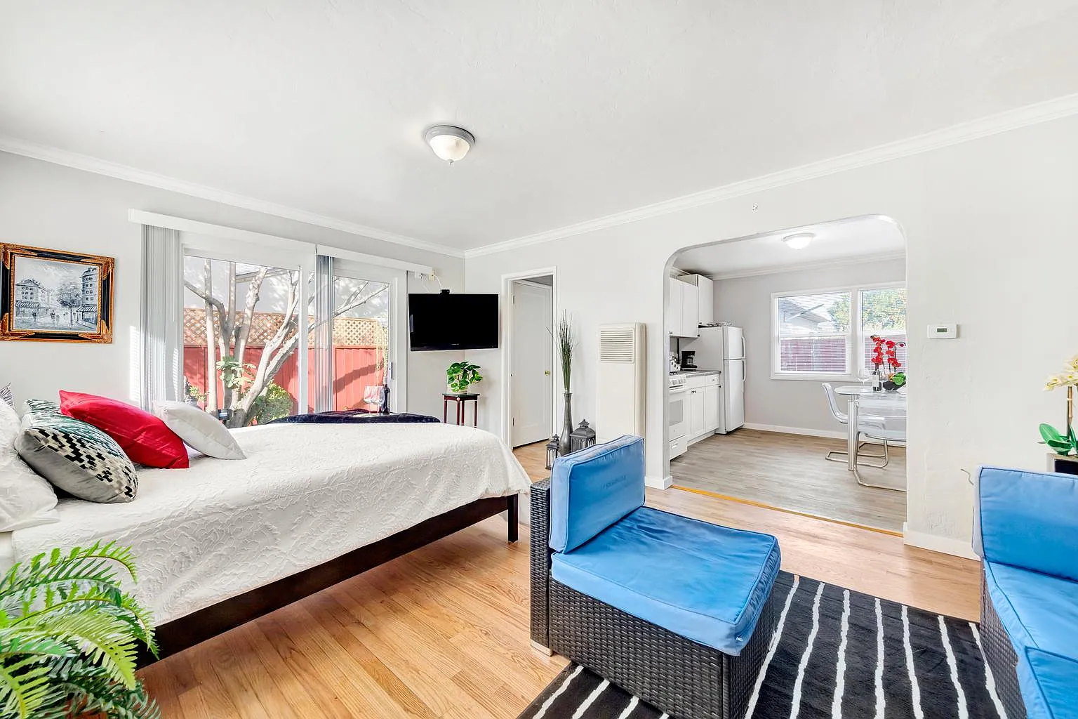 Studio, 560 sqft, $2,290 — Photo 4