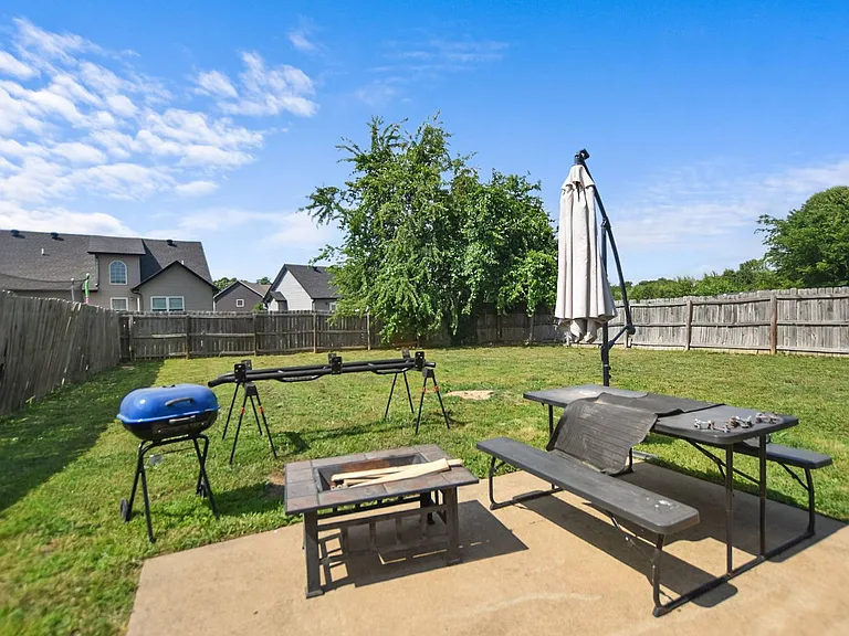 529 Oakmont Dr — Photo 15