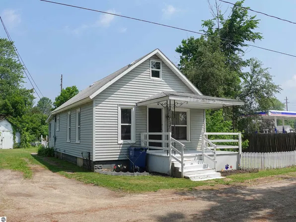 108 Park Ln, Beaverton, MI 48612
