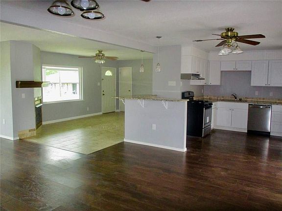 5th image of 402 Kinson St