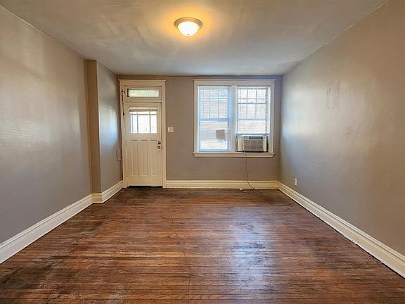 5th image of 3702 Bates St #1F