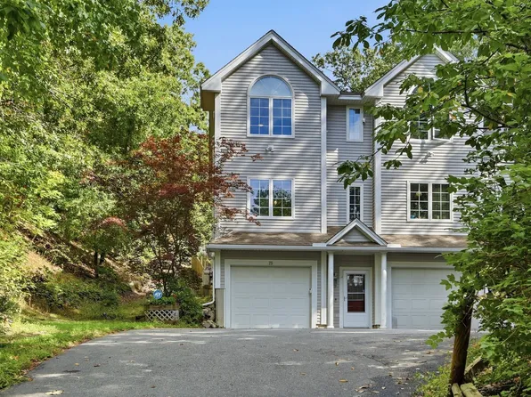 75 Park St #A, Ayer, MA 01432