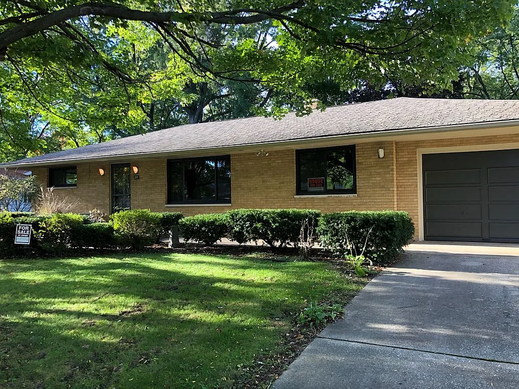 211 Belmont Ct photo 1