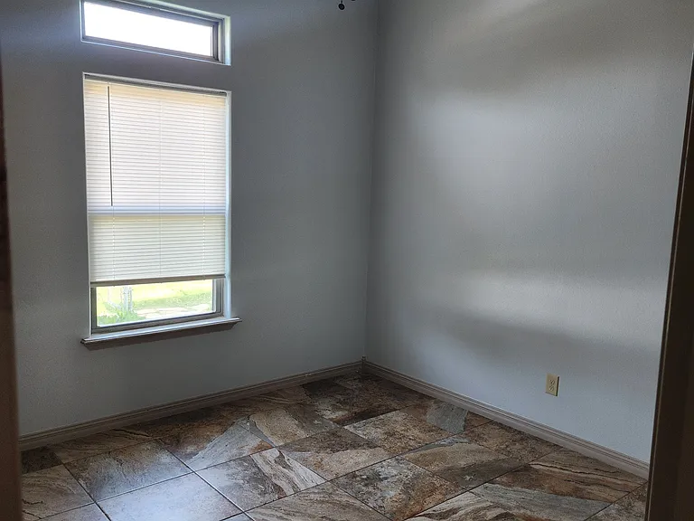 712 N Malinche Ave — Photo 15