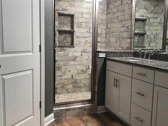 4th image of 189 Charlotte Dr