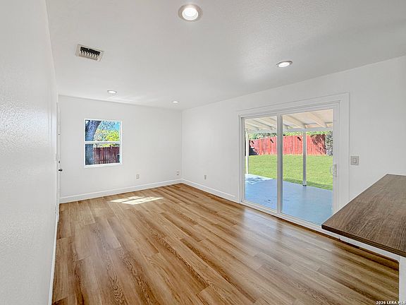 5th image of 155 ROCK VALLEY DR