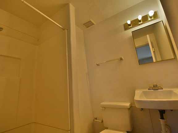 4th image of 1701 Lead Ave SE APT 3