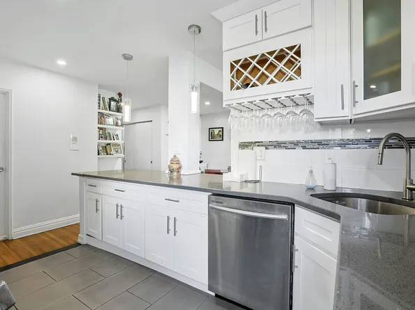 601 Kappock Street image 9 of 18