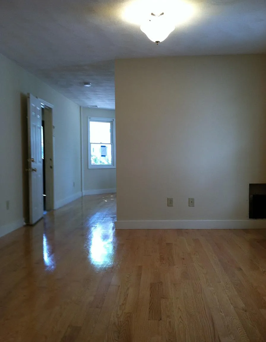 2 bed, 950 sqft, $2,750 — Photo 3