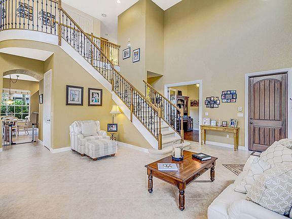 4th image of 833 Madison Ct