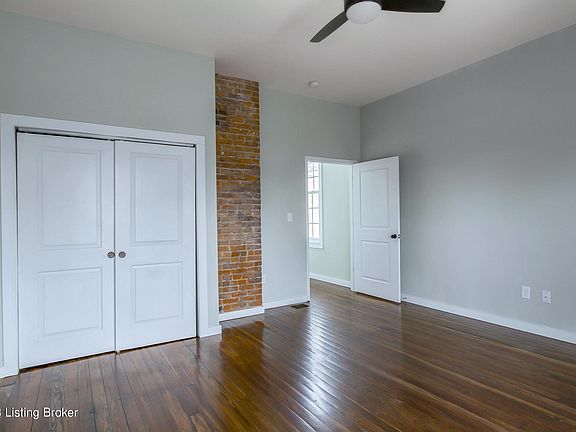 5th image of 1029 E Oak St