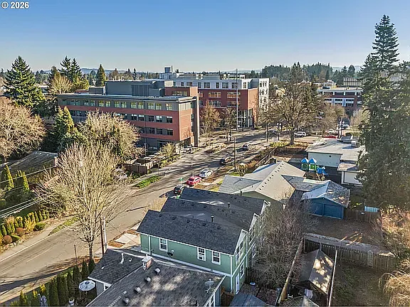 SE 8th Ave — Photo 12