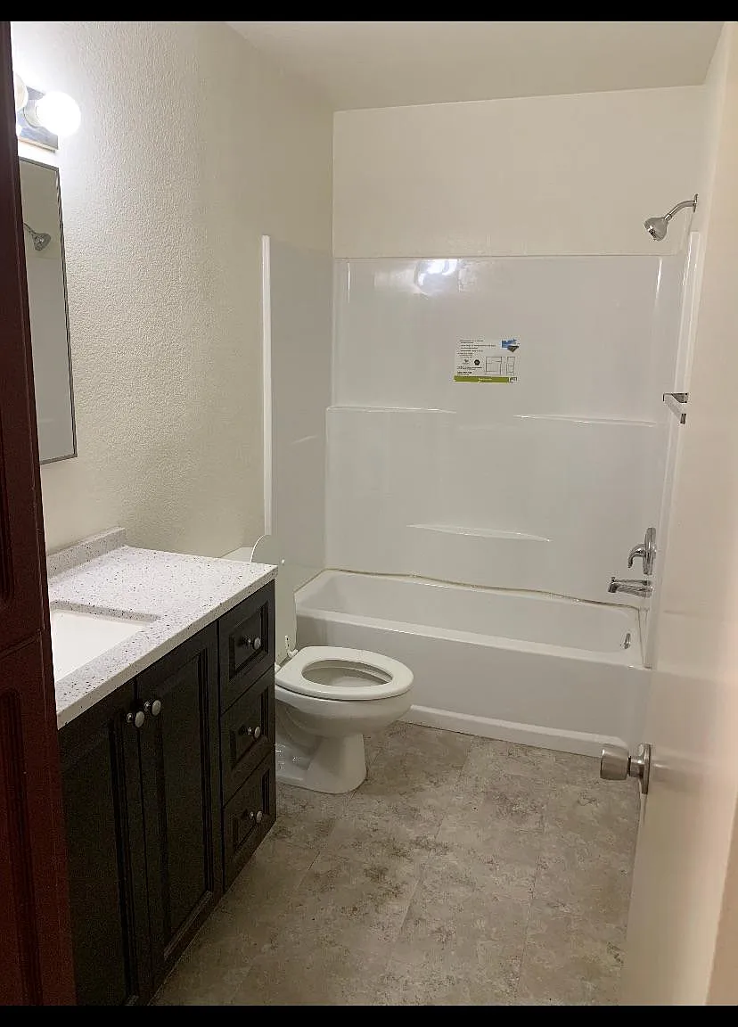 2 bed, 850 sqft, $1,150 — Photo 2