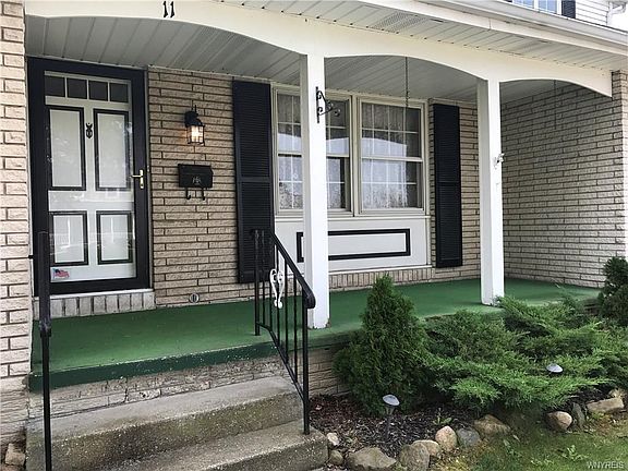 3rd image of 11 Gaby Ln