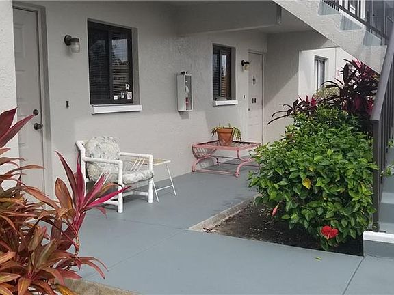 3rd image of 423 Cape Coral Pkwy W APT 105