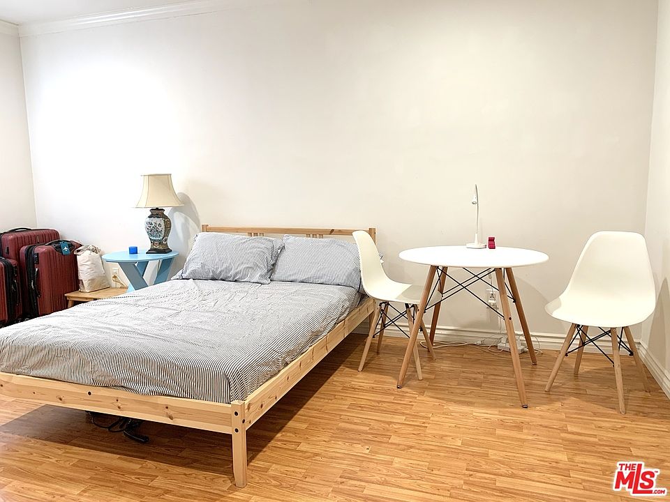 1st image of 307 N Sycamore Ave #1