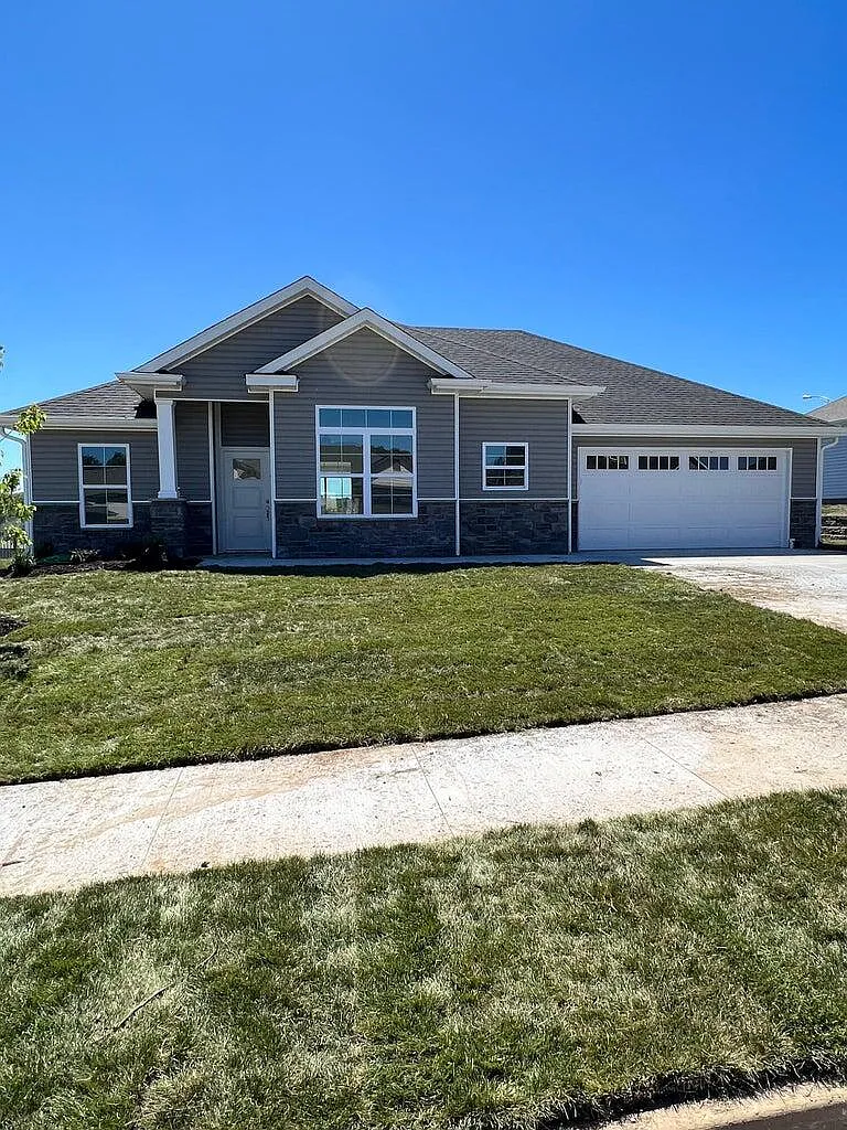 3 bed, 2.0 bath, 1422 sqft, $1,925 — Photo 1