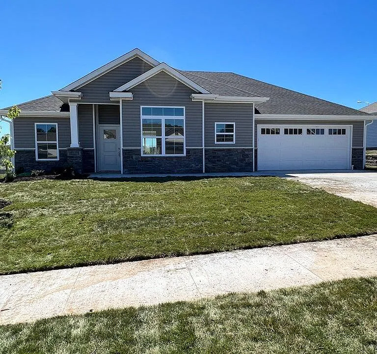 624 Promenade Dr