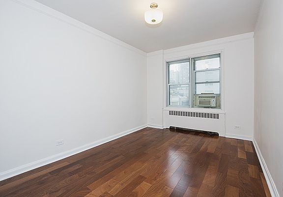 4th image of 300 W 53rd St APT 6E