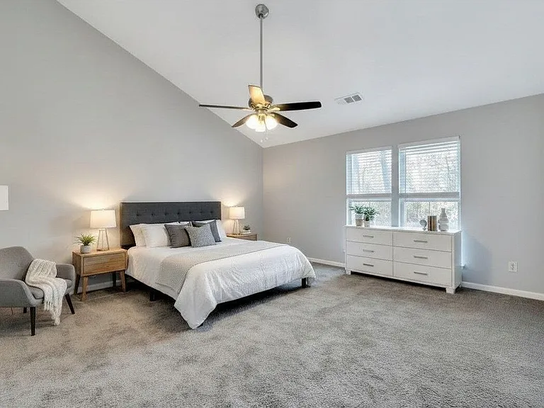 4641 Hampton Chase NE — Photo 9
